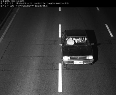 警方就是通過這張清晰的視頻圖片找到嫌犯。