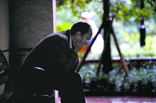 丹丹不能和爸爸進(jìn)行很好的溝通，爸爸傷透了腦筋。