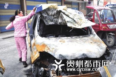 才跑8000公里的車被燒得不成樣子。