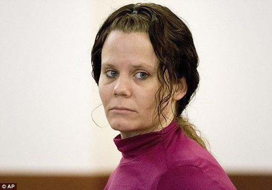 2月12日，勒死朋友并剖腹取嬰的柯里出庭受審。