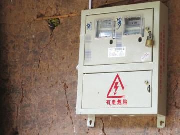 胡某和丈夫分居后連電表也分開(kāi)使用。