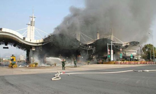 1月16日中午，G60（滬昆）高速浙江段常山收費站發(fā)生一起貨車自燃事故
