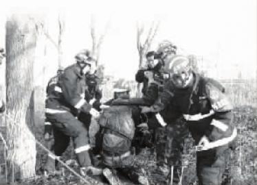 龐振東被救出井 據(jù)《沈陽(yáng)晚報(bào)》 龐振東被救出井 據(jù)《沈陽(yáng)晚報(bào)》