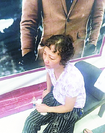 遇難女子家屬很悲傷。