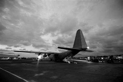 3月23日，中非共和國首都班吉，從加蓬首都利伯維爾出發(fā)的法國增援部隊共計200名士兵抵達班吉國際機場