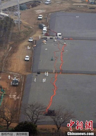 東京電力公司福島第一核電站一儲(chǔ)水池4月5日發(fā)生污水泄漏事故，維修人員自4月6日起，開始使用5臺(tái)水泵進(jìn)行污水轉(zhuǎn)移作業(yè)，目前已成功轉(zhuǎn)移13000噸污水，但是仍有47噸發(fā)生了泄露。事故發(fā)生3天以來，泄漏污水總量約167噸。