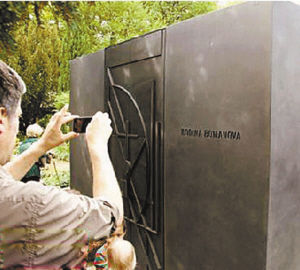 捷克旅行社推“腐敗游”，火了！