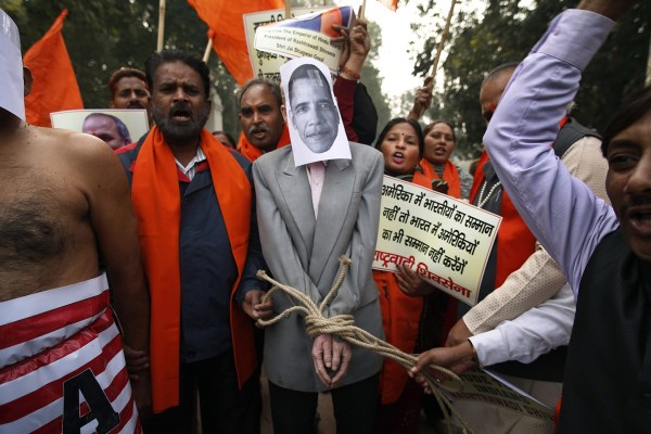 印度新德里民眾憤而示威抗議。