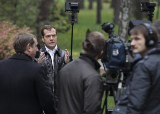 俄羅斯總理梅德韋杰夫拍攝反對吸煙的公益宣傳片