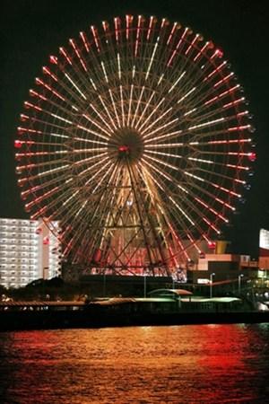 圖為該地晚上的夜景。