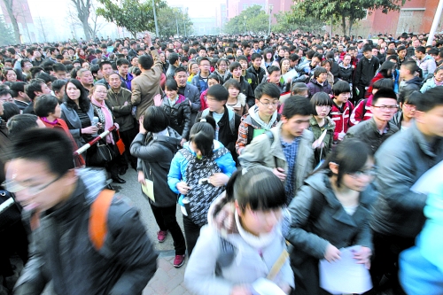 全省不少優(yōu)秀考生此次齊聚三聯(lián)盟考場(chǎng) 全省不少優(yōu)秀考生此次齊聚三聯(lián)盟考場(chǎng)