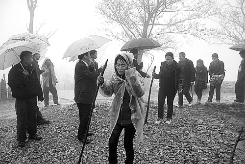 被困游客到達(dá)安全地帶 被困游客到達(dá)安全地帶