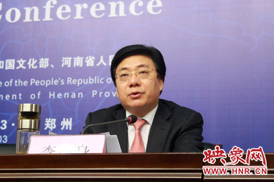 洛陽市市長李柳身發(fā)表熱情洋溢的旅游推介詞。