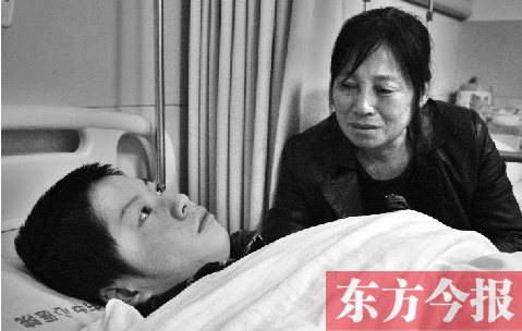 15歲的兒子被毆打成重傷，巨額醫(yī)療費(fèi)成了曲新苗女士難以跨越的坎兒