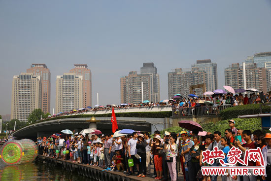 現場觀眾人山人海