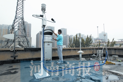 鄭州灰霾監(jiān)測站正在調(diào)試，預(yù)計9月將正式投入使用 記者 鄧萬里/攝