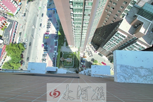 空中花園有水池有假山，還養(yǎng)有鴿子