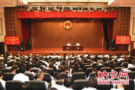 9月3日上午，河南省高級(jí)人民法院召開機(jī)關(guān)全體黨員干部大會(huì)