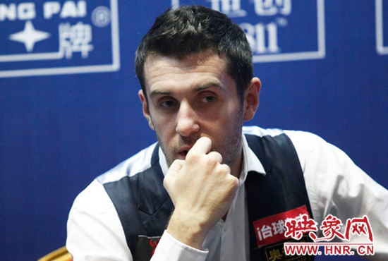 塞爾比在結束采訪時，情緒很低落