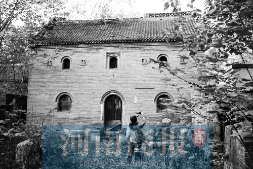 花五松的老宅里，還有祖上留下的牌位