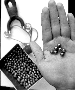 民警認為罪魁禍首應該是鋼珠彈弓