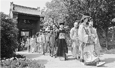 5月1日,大型實景劇《慈禧駕臨康百萬莊園》將在鞏義康百萬莊園首演。