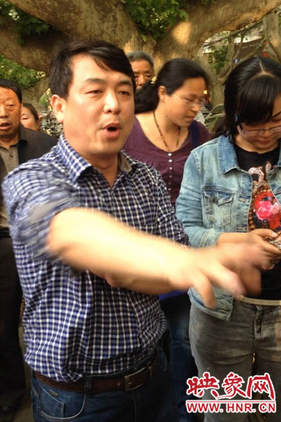 賈建濤事發(fā)時態(tài)度非常蠻橫-網(wǎng)友供圖 賈建濤事發(fā)時態(tài)度非常蠻橫-網(wǎng)友供圖