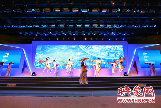 現(xiàn)場表演。