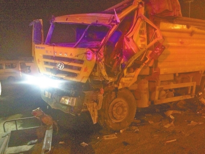 闖紅燈撞兩車渣土車司機當(dāng)場死亡