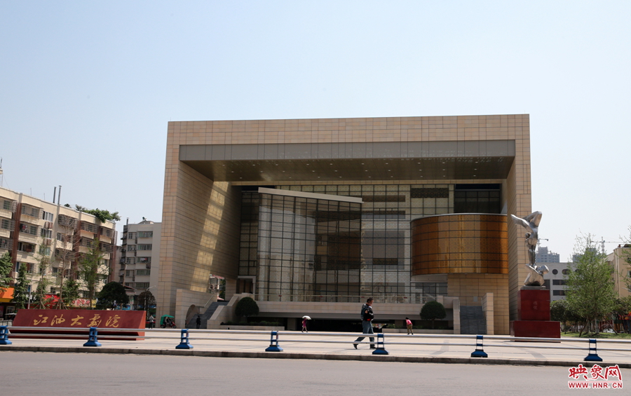 河南支援建設(shè)的江油大劇院已經(jīng)成為當(dāng)?shù)氐貥?biāo)性建筑 河南支援建設(shè)的江油大劇院已經(jīng)成為當(dāng)?shù)氐貥?biāo)性建筑