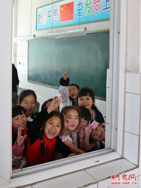 中原愛心學(xué)校內(nèi)活潑的學(xué)生們 中原愛心學(xué)校內(nèi)活潑的學(xué)生們