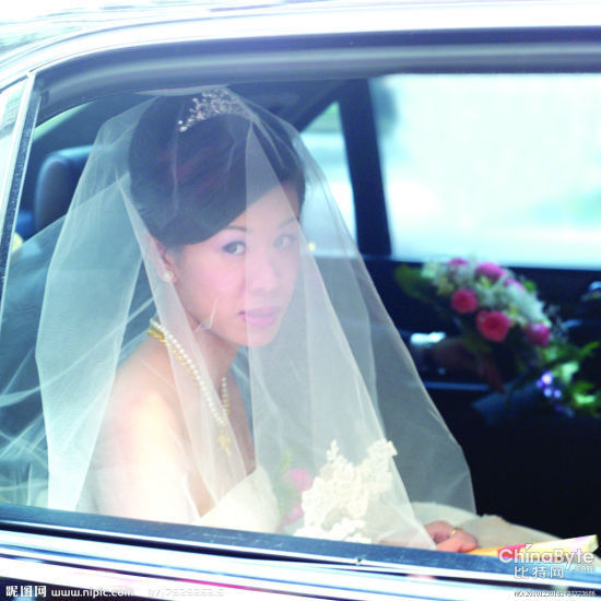最貴婚車總價(jià)超1億 處女新娘真容首現(xiàn)