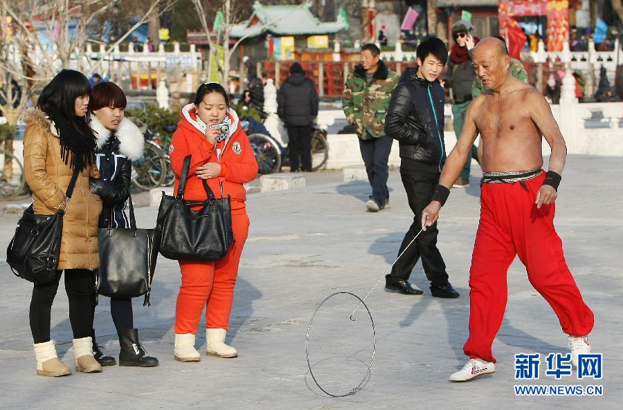 (體育)(3)全民健身——七旬“武俠”赤膊戰(zhàn)寒冬 (體育)(3)全民健身——七旬“武俠”赤膊戰(zhàn)寒冬