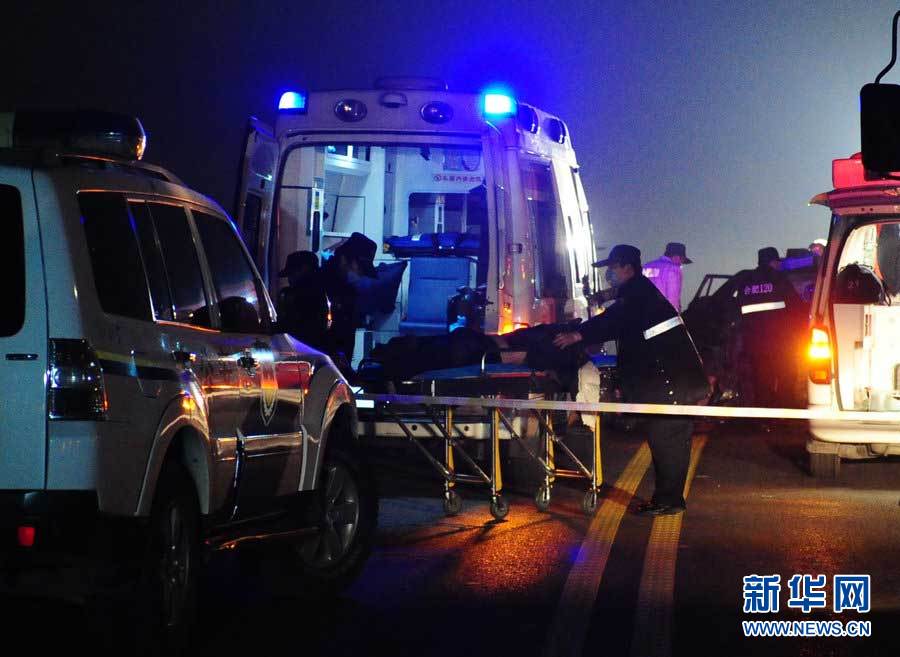 2013年1月9日，合肥，事故現(xiàn)場，兩輛受損車輛已經(jīng)全部變形