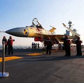 殲-15航母起降訓(xùn)練