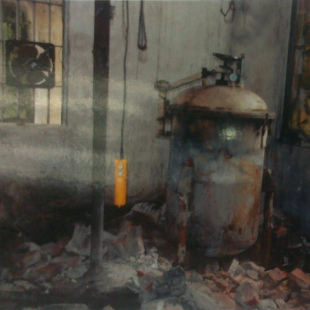 假劣“紅?！卑父嫫? title=