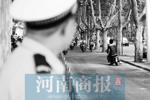 有警察，趕緊掉頭！