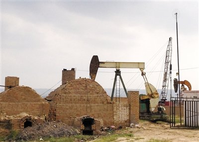 正在作業(yè)的揭蓋井，位于定邊縣紅柳溝鎮(zhèn)紅柳溝村。