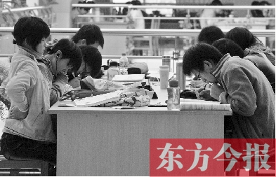 專家認為，內(nèi)地高校對學生創(chuàng)造性、自主性的培養(yǎng)不及港校