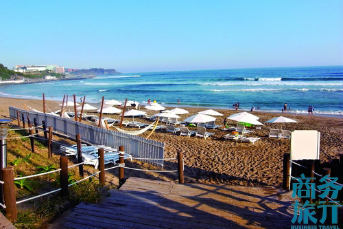 有一段偶來小路經(jīng)過新羅酒店所在的沙灘。