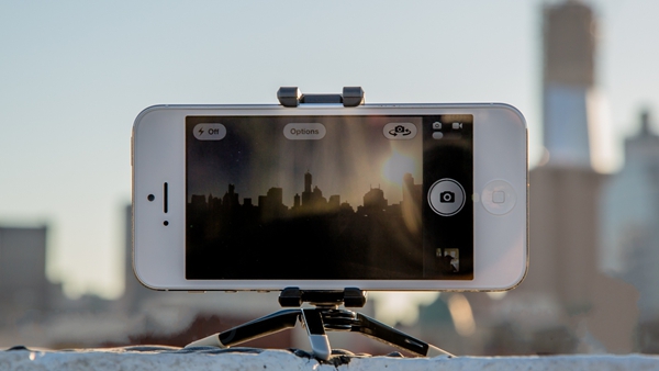 手機“禍害”旅行的10大罪證 你中槍了嗎？