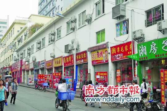 走在街上,大大小小館子從視覺(jué)和味覺(jué)上不斷刺激你