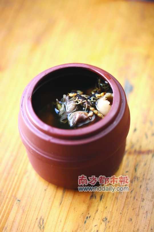 蝎子燉蝸牛。