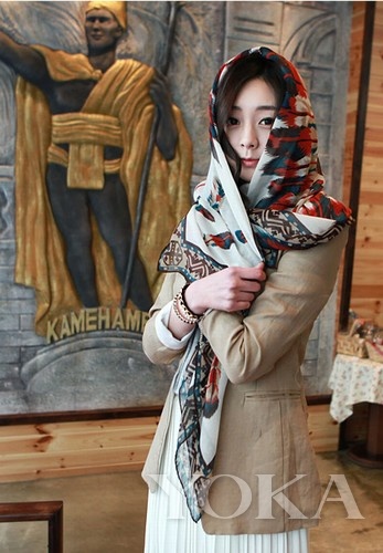 寒冬PK內(nèi)秀時尚 輕薄圍巾是主角(5) 寒冬PK內(nèi)秀時尚 輕薄圍巾是主角(5)