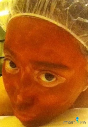 范冰冰又曬面膜照 一年敷700面膜專(zhuān)業(yè)戶(hù)