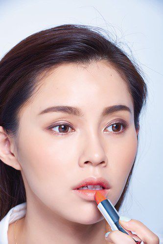 艷陽天 太陽鏡和口紅會(huì)更配哦