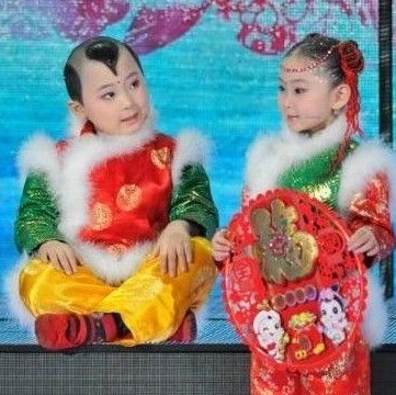 鄧鳴賀(左)在春晚上。