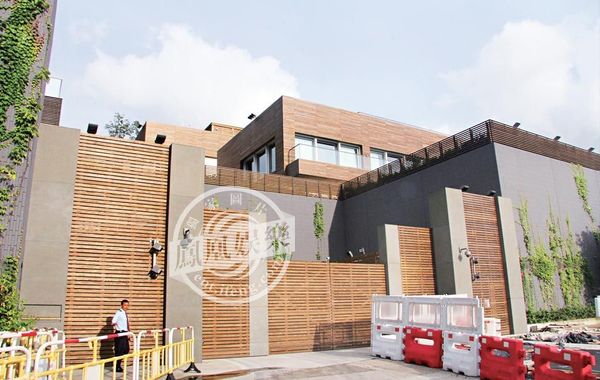 林青霞獲老公贈價值9億多“皇宮”，圖為林青霞豪宅大門口。