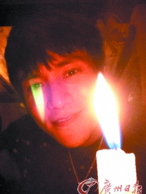 陳坤關燈點蠟遭網(wǎng)友圍攻文盲