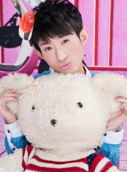 “粉紅哥”畢然寫真。